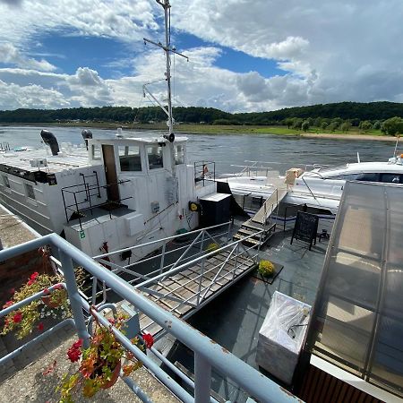 Modernus Kambarys Barzoje Ant Nemuno Hotel Kaunas Kültér fotó